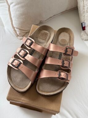 BRAND NEW Cushionaire Lela rose gold Sandals - 7M